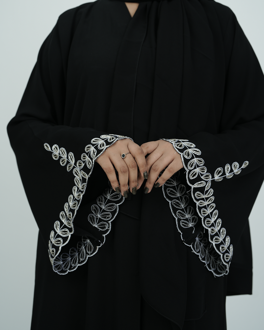 INFINITY LOOP ABAYA